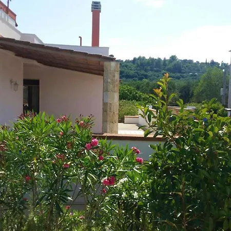 Апартаменты One Bedroom Appartement With Shared Pool Enclosed Garden And Wifi At Specchia